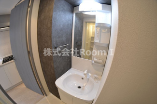 【洗面所】 | Ｓ－ＲＥＳＩＤＥＮＣＥ谷町五丁目 | コンパクトで使いやすい洗面所