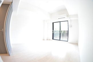 【居間・リビング】 | Ｓ－ＲＥＳＩＤＥＮＣＥ谷町五丁目 | こちらの居間で趣味の時間をお楽しみください