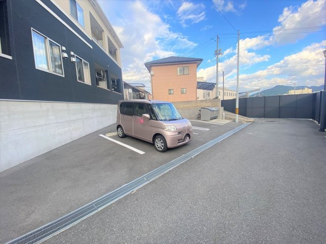 ファイン　ヴィラⅤの駐車場