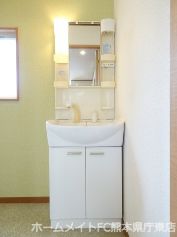 熊本市東区長嶺東６丁目のテラスの独立洗面台