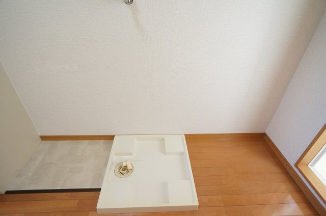 【設備】 | サンシャルム万代 | 室内洗濯置場