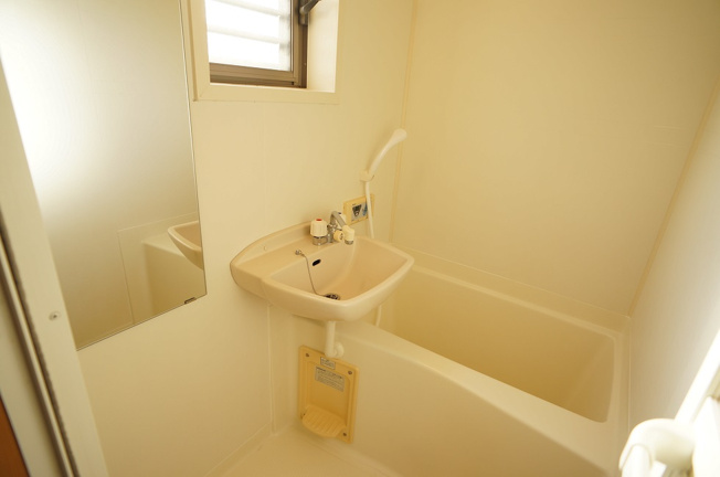 【浴室】 | サンシャルム万代 | 窓付きでカビ抑制！