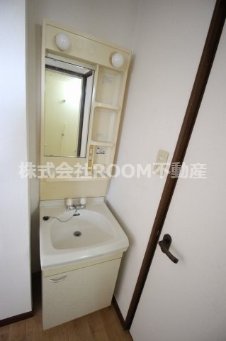 セイシェルハイム3の独立洗面台|独立洗面台、小物を置くことができて便利です