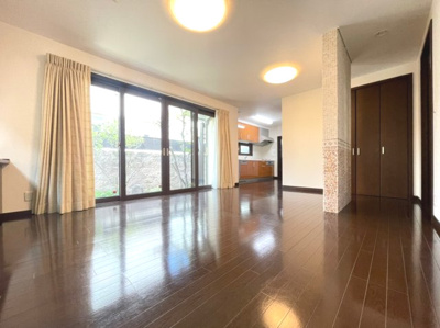 【居間・リビング】 | 吹田市千里山東１丁目貸家