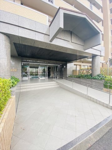 エバーライフリオ筑紫野のエントランス