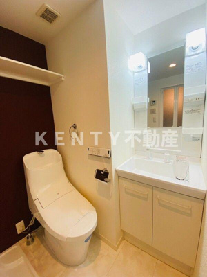 【洗面所】 | ベルエクラ蒲田 | 明るい洗面所です