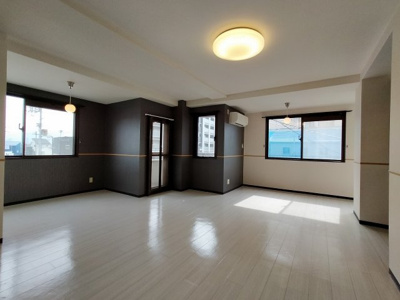 【居間・リビング】 | パルコート松山・