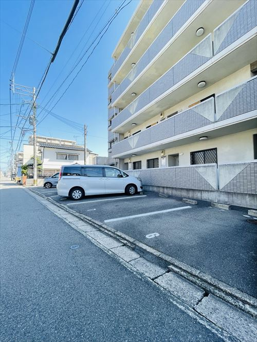 フィオレ井尻の駐車場