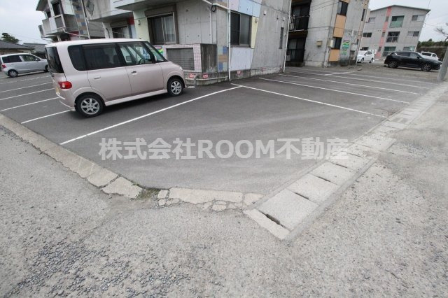 センチュリー21金田　G棟の駐車場|カースペースがあります