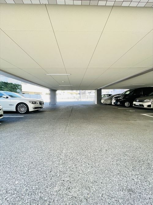 アルフィーネ平尾山荘公園の駐車場