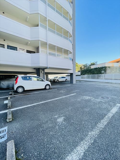 アルフィーネ平尾山荘公園の駐車場