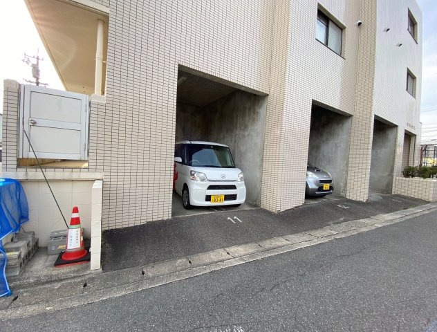 サンシャイン藤の駐車場