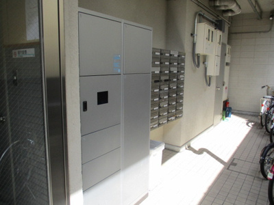 【その他共用部分】 | グランドーム国際 | 宅配ボックスと集合ポストです