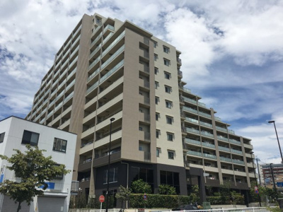 【外観】 | ザ・ミレニアムフォート府中御殿坂 | 「府中本町」駅まで徒歩2分。徒歩10分圏内に教育機関、クリニック、公共施設、スーパーなど生活施設充実。