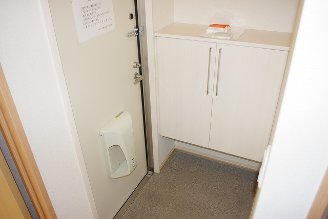 ヴィラ ウェストの玄関|シンプルで使いやすい玄関です