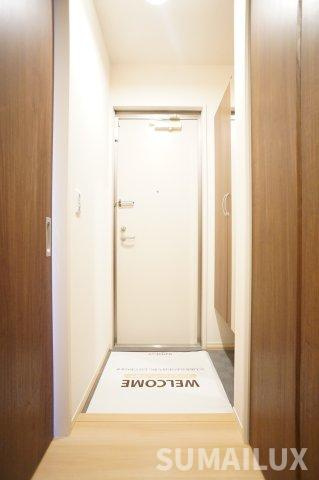 熊本市東区戸島西４丁目のアパートの玄関