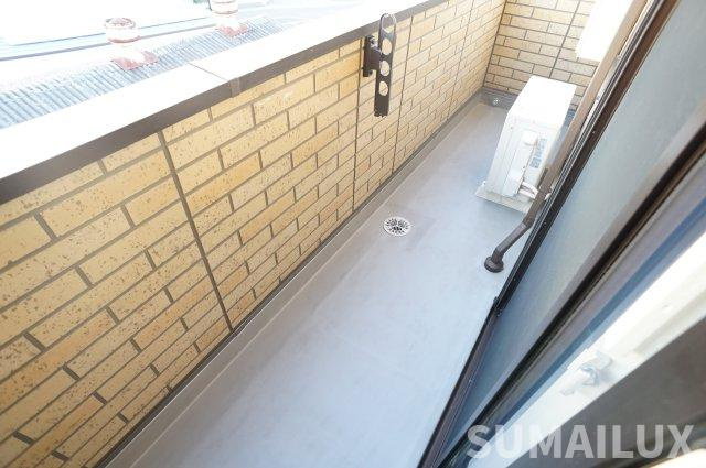 熊本市東区戸島西４丁目のアパートのバルコニー