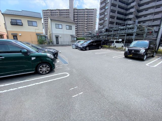 メゾンアリッサム　A棟の駐車場