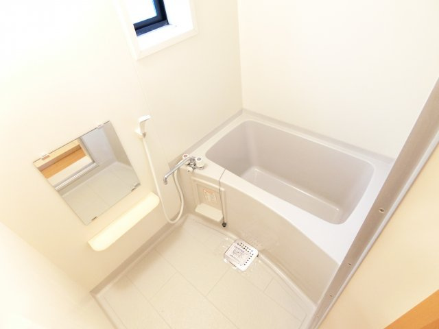 ハイツエンデバーⅡの浴室|同物件別部屋