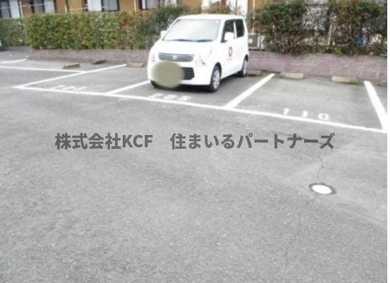 アクール D棟の駐車場|駐車場完備です