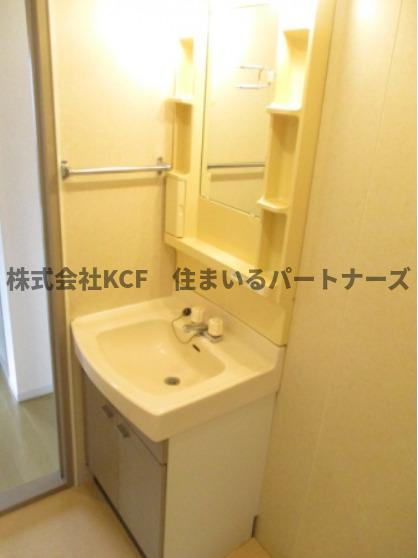 アクール D棟の洗面所|スペースが確保できる洗面所です