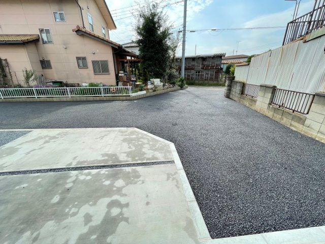 藤岡市藤岡21-1期（全2棟）1号棟の前面道路含む現地写真
