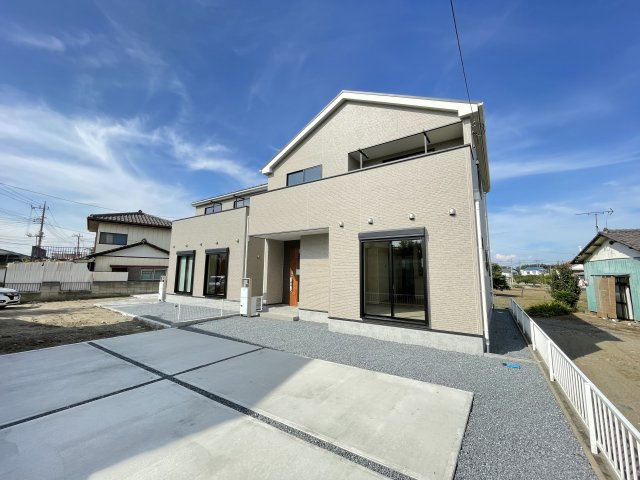 藤岡市藤岡21-1期（全2棟）2号棟の駐車場|外観もきれいです