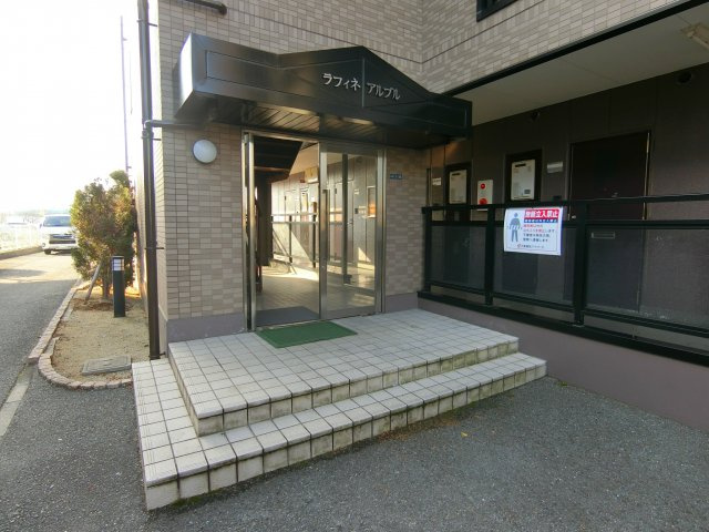 ラフィネアルブルのエントランス