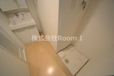 【独立洗面台】 | エスライズ本町東 | 独立洗面台で身支度をすべて済ませてしまいましょう