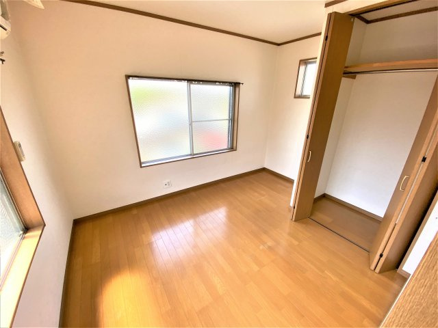 知多市日長字穴田戸建の寝室
