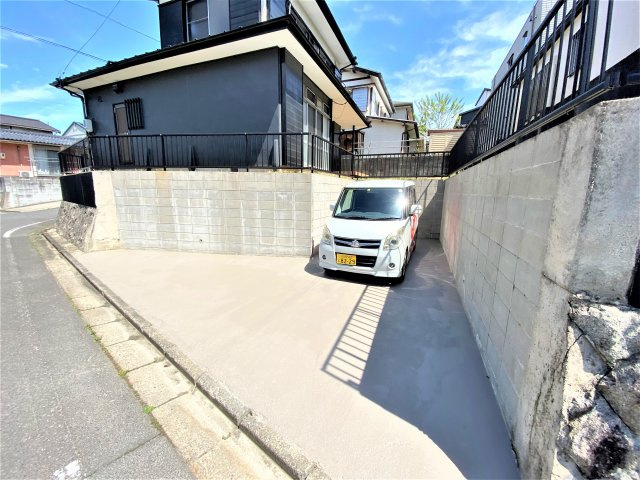 知多市日長字穴田戸建の駐車場