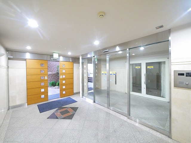 セレナハイム新大宮セントラルステージのエントランス