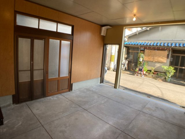 小若江ガレージハウスの駐車場