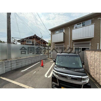 【駐車場】 | Blezio13 | 駐車場があるので、車を買う予定の方も安心です