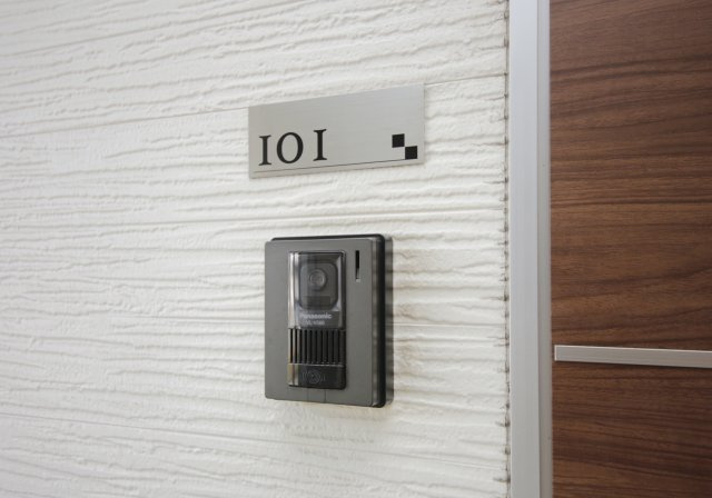 シャルム青山の玄関