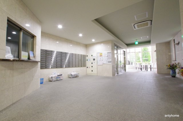 レフィーナカルム江坂　仲介手数料無料のロビー