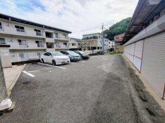 【駐車場】