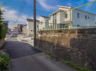 【前面道路含む現地写真】