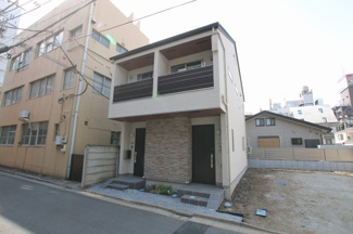 【外観】 | モナーク根岸　2021年12月築。鶯谷駅から徒歩3分で通勤通学便利。入谷駅・日暮里駅からも徒歩10分。総戸数2戸のテラスハウス。