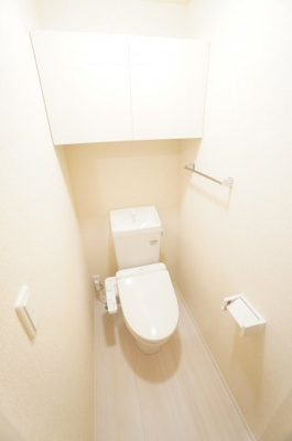 【トイレ】 | リビングタウン春日 | ※同物件・反転タイプの写真です。