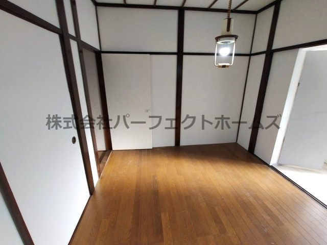 郡津4丁目テラスの内装|明るい色調の室内です
