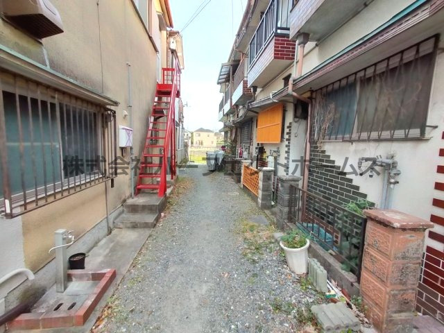 交野市郡津４丁目のテラスの周辺