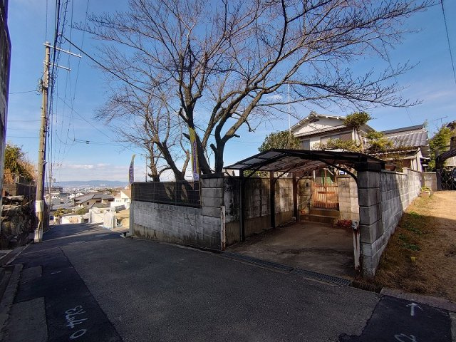 四條畷市岡山東５丁目の売地の前面道路含む現地写真|2022年2月撮影