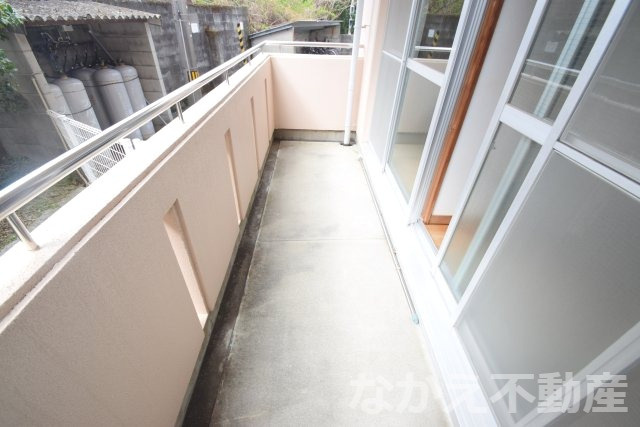 【バルコニー】 | 外からの目が気にならないバルコニーで洗濯物が干せます