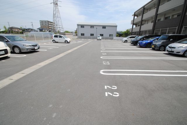 アルページュの駐車場