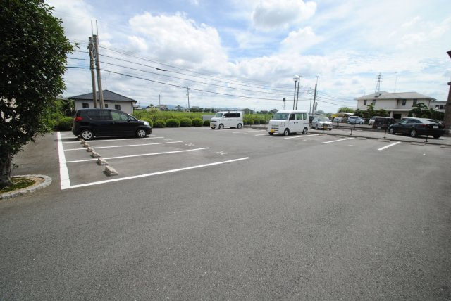 ブランシュールの駐車場