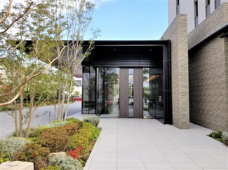 【エントランス】 | 毎日通るエントランスは高級感がある作りになっております。