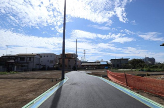 【前面道路含む現地写真】