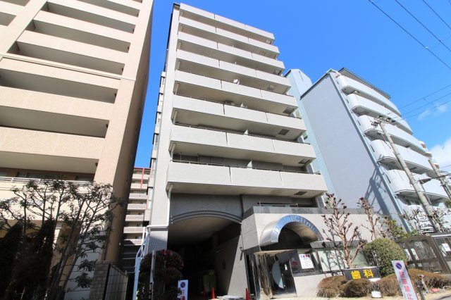 伊丹市中央５丁目の中古マンションの外観