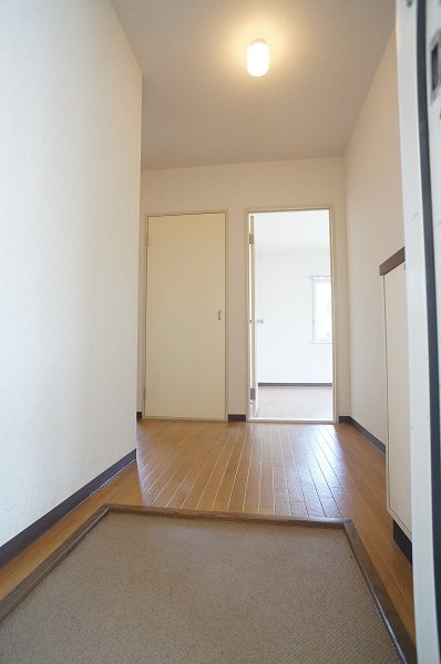 プリムローズワカミヤの玄関|シュ－ズＢＯＸ